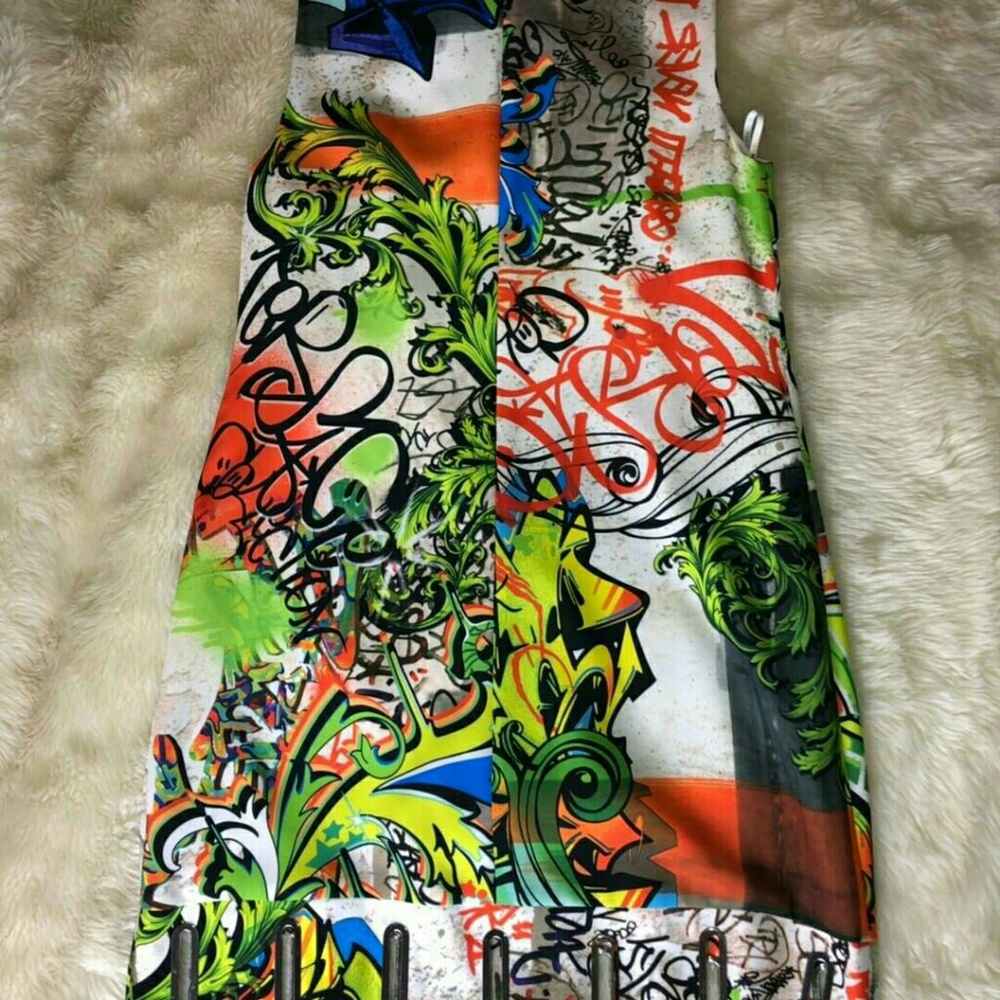 Versace - Picture 3 of 3